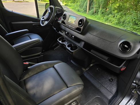 Used 2023 Mercedes-Benz Sprinter 2500 image 24