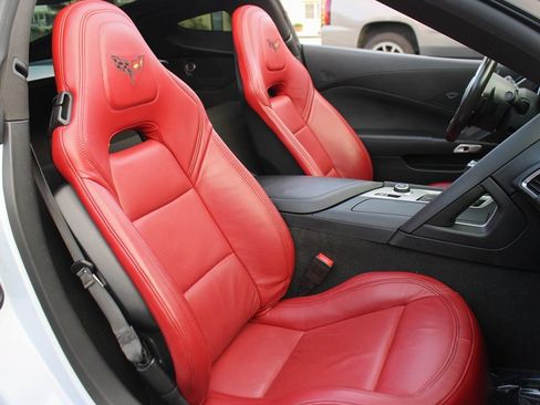 Used 2019 Chevrolet Corvette Stingray Coupe w/ 1LT RWD image 21