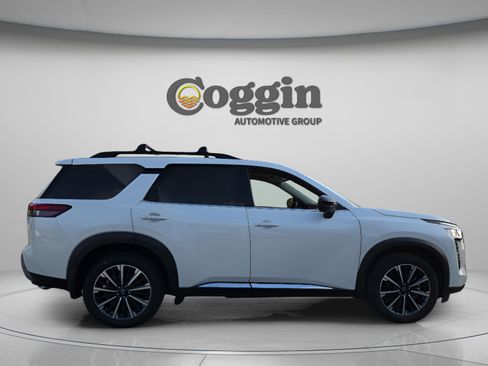 New 2026 Nissan Pathfinder SL FWD image 3