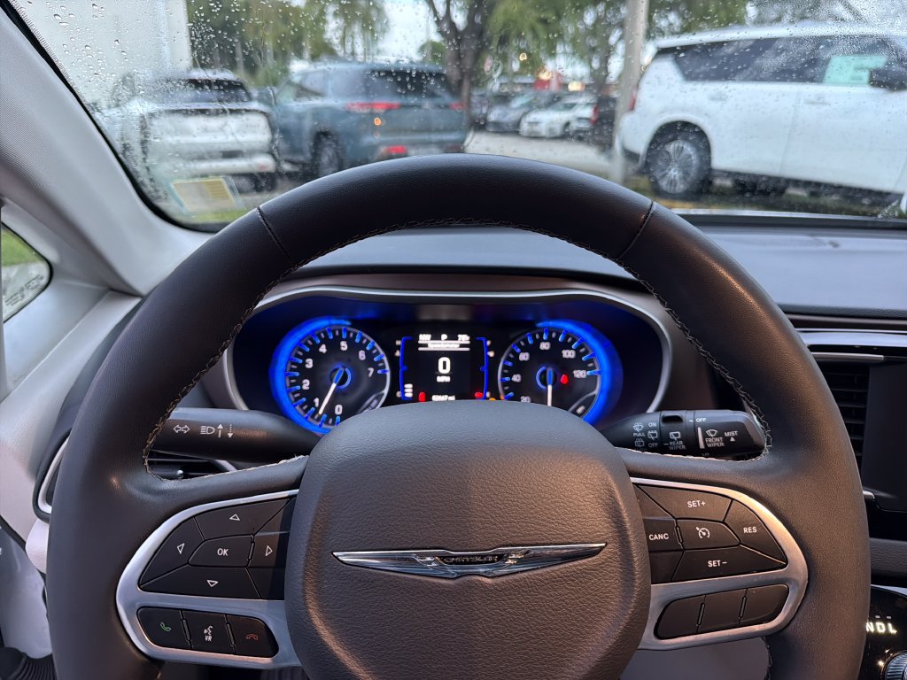 Used 2023 Chrysler Voyager LX FWD image 18