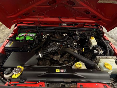 Used 2011 Jeep Wrangler Unlimited Sport w/ Dual Top Group image 29