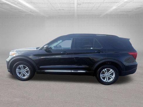 Used 2024 Ford Explorer XLT w/ Equipment Group 202A AWD/4WD image 11