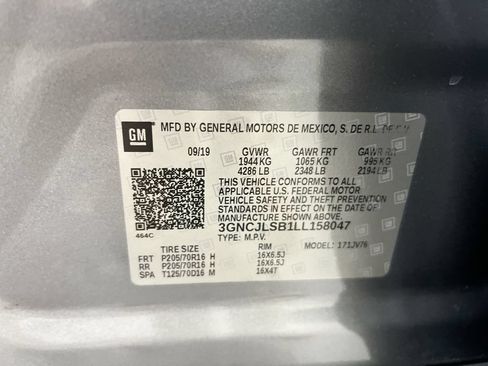 Used 2020 Chevrolet Trax LT w/ Sun & Sound Package FWD image 28