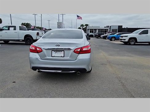 Used 2017 Nissan Altima 2.5 SL w/ Moonroof Package image 32