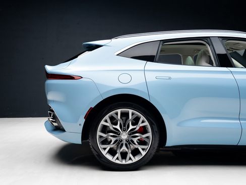 Used 2023 Aston Martin DBX image 34