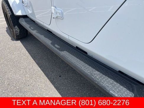 Used 2023 Jeep Gladiator Overland AWD/4WD image 13