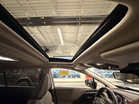 Used 2024 Subaru Crosstrek 2.0i Premium image 32