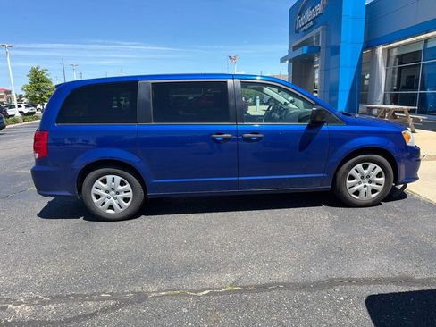 Used 2019 Dodge Grand Caravan SE w/ UConnect Hands-Free Group FWD image 11