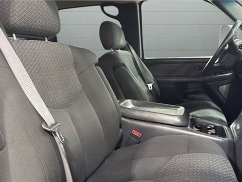 Used 2002 Chevrolet Avalanche 2500 image 30