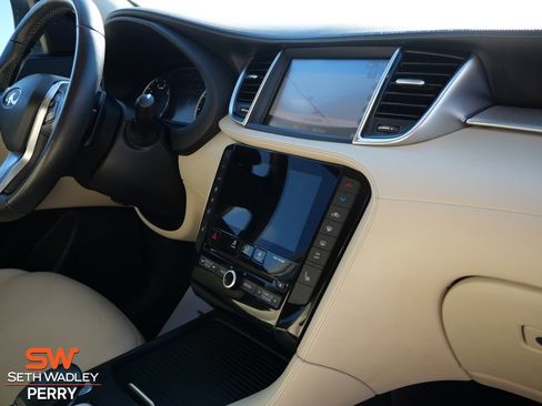 Used 2019 INFINITI QX50 Luxe w/ Navigation Package image 17