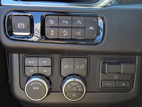 New 2026 GMC Yukon Denali w/ Advanced Technology Package AWD/4WD image 13
