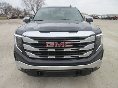 New 2026 GMC Sierra 1500 SLE image 12