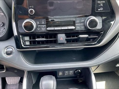 Used 2023 Toyota Highlander L FWD image 15