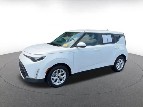 Used 2025 Kia Soul LX w/ LX Technology Package FWD image 6