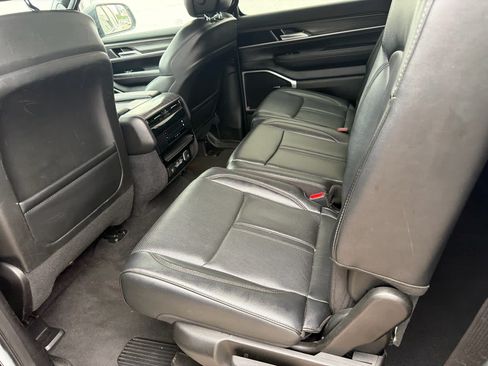 Used 2023 Jeep Wagoneer L Series II AWD/4WD image 13