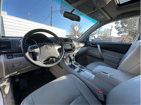 Used 2013 Toyota Highlander 4WD image 17