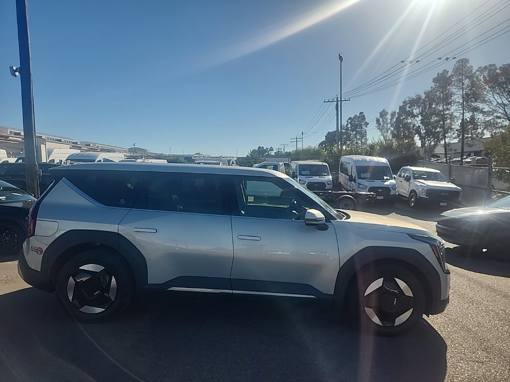 Used 2024 Kia EV9 Light Long Range RWD image 16