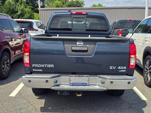 Used 2017 Nissan Frontier SV w/ SV Value Truck Package AWD/4WD image 11