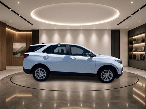 Certified 2023 Chevrolet Equinox LS FWD image 4