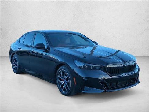 Used 2025 BMW i5 xDrive40 w/ M Sport Package AWD/4WD image 3