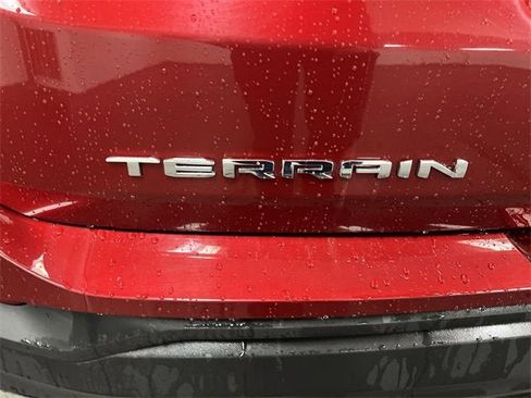 Used 2024 GMC Terrain SLE image 31