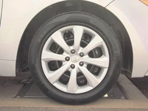 Used 2021 Toyota Corolla LE FWD image 15