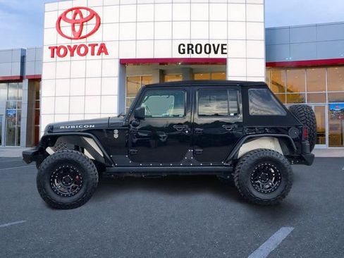 Used 2018 Jeep Wrangler Unlimited Rubicon w/ Connectivity Group AWD/4WD image 2