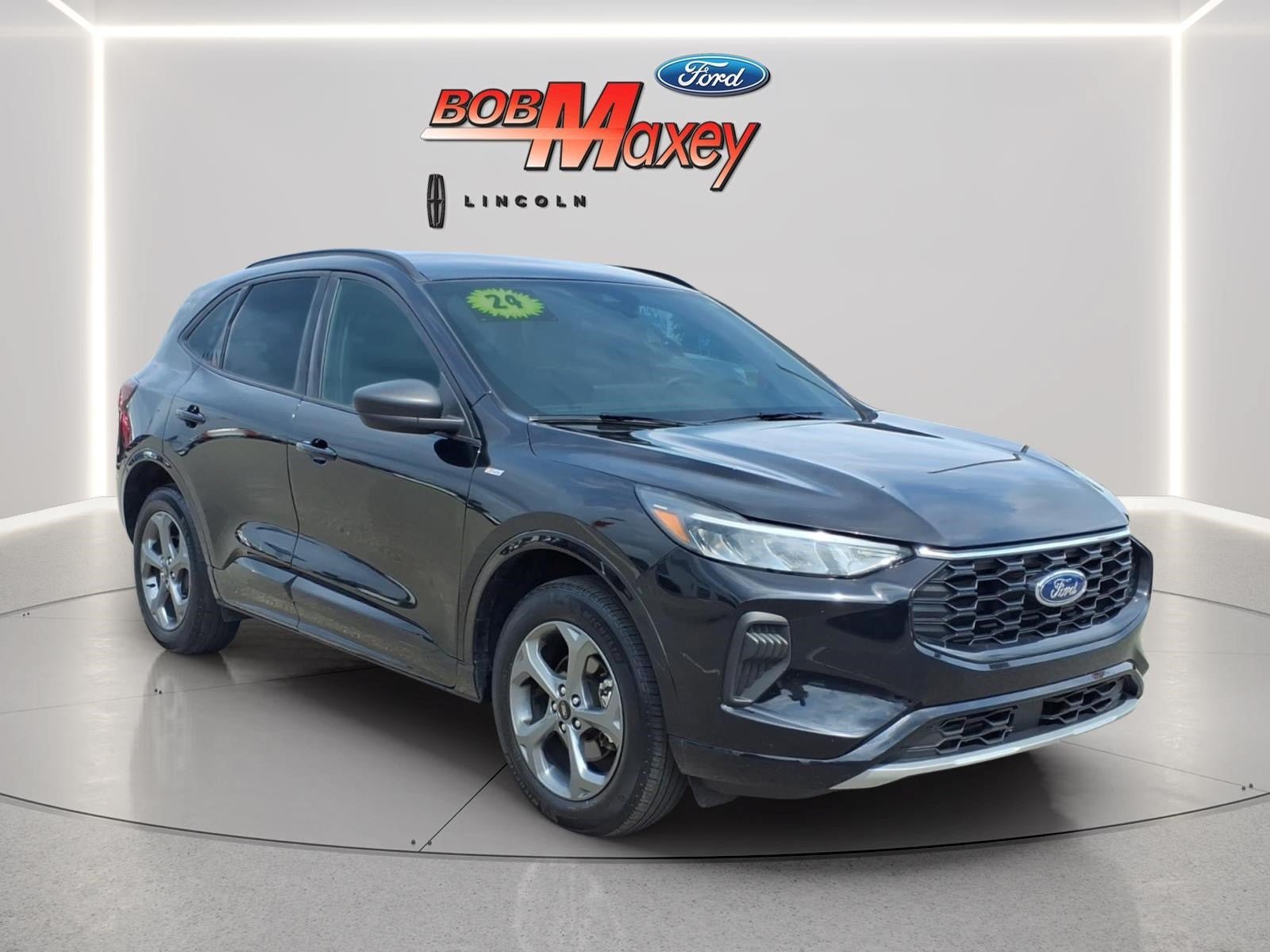 Used 2024 Ford Escape ST-Line w/ Tech Pack #1 AWD/4WD image 3