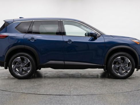 Used 2025 Nissan Rogue SV AWD/4WD image 11