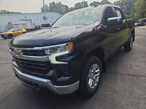 Used 2023 Chevrolet Silverado 1500 LT AWD/4WD image 6