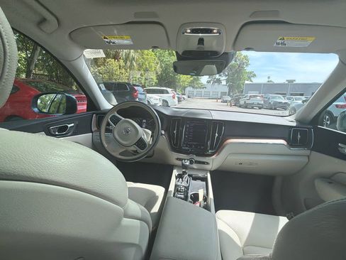 Used 2021 Volvo XC60 T5 Momentum w/ Advanced Package image 20