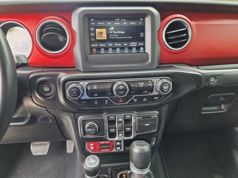Used 2020 Jeep Gladiator Rubicon w/ LED Lighting Group AWD/4WD image 18