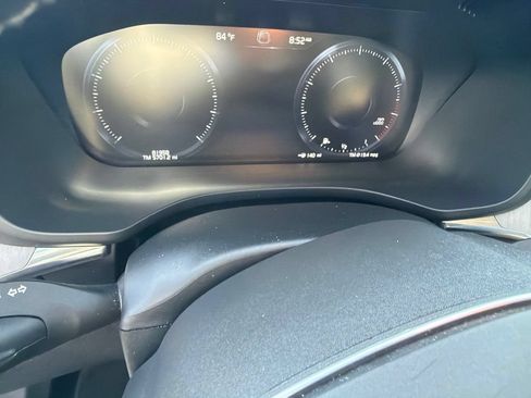Used 2018 Volvo XC60 T5 Inscription w/ Luxury Seat Package AWD/4WD image 2