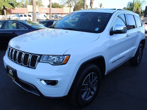 Used 2022 Jeep Grand Cherokee Limited AWD/4WD image 4