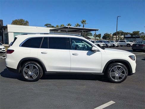 Used 2024 Mercedes-Benz GLS 450 4MATIC image 4