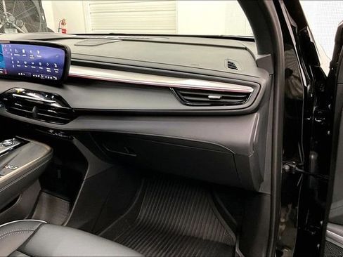 Used 2025 Buick Enclave Avenir w/ Super Cruise Package image 16