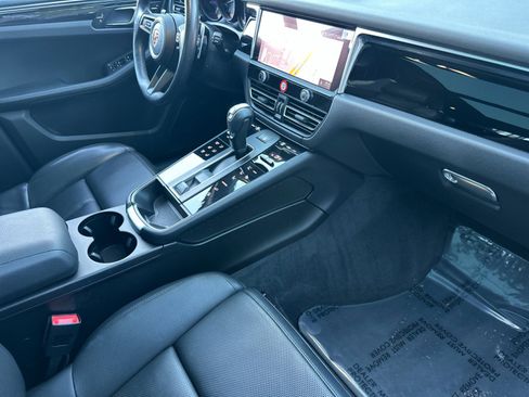 Used 2023 Porsche Macan image 16