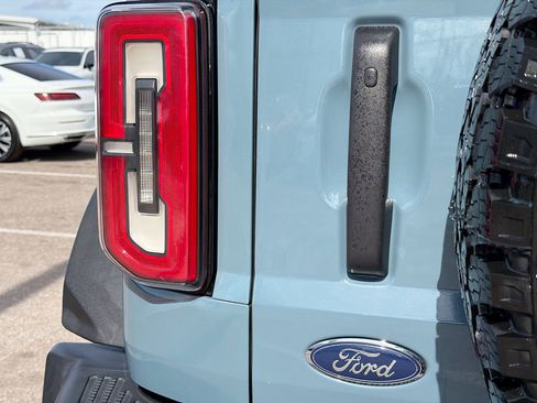 Used 2021 Ford Bronco Badlands image 10