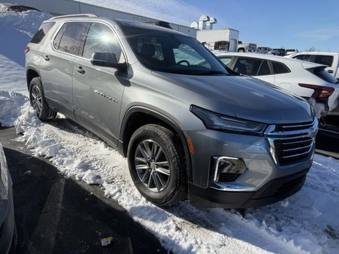 Used 2023 Chevrolet Traverse LT image 6