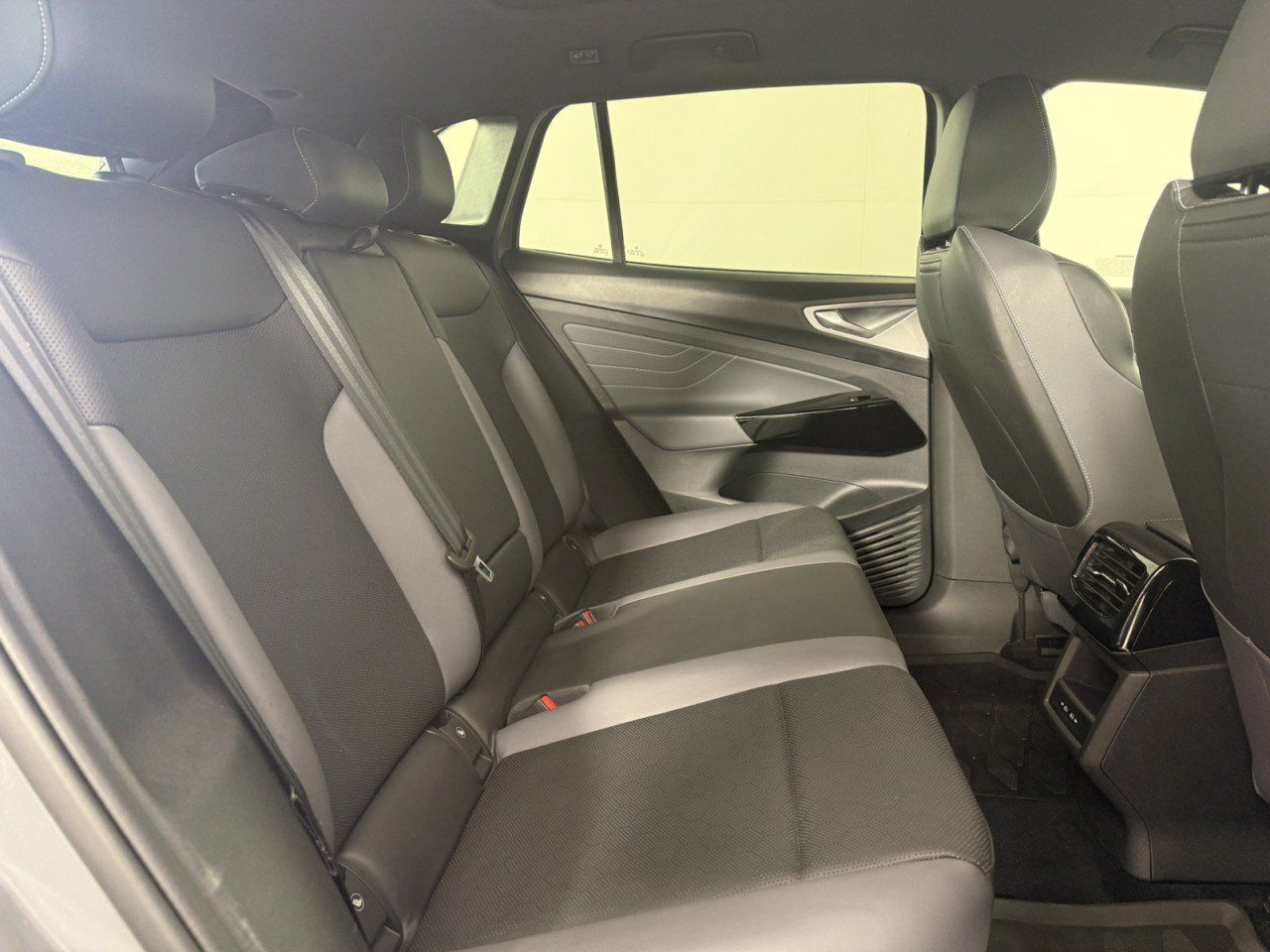 Used 2023 Volkswagen ID.4 S RWD image 13