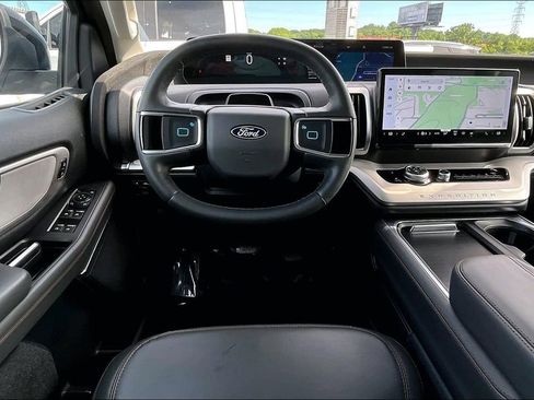 Used 2025 Ford Expedition Active AWD/4WD image 10