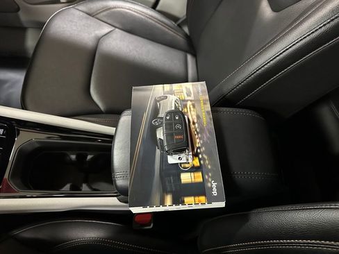 Used 2024 Jeep Compass Limited image 41