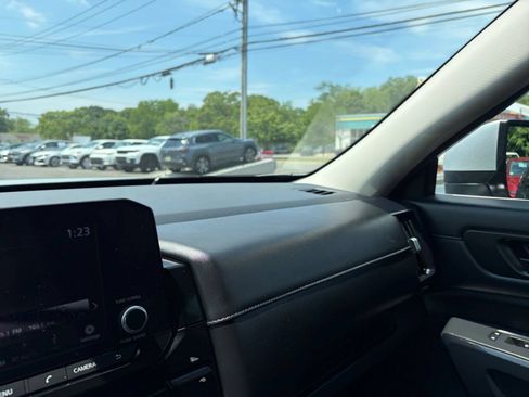 Used 2025 Nissan Pathfinder SV FWD image 38