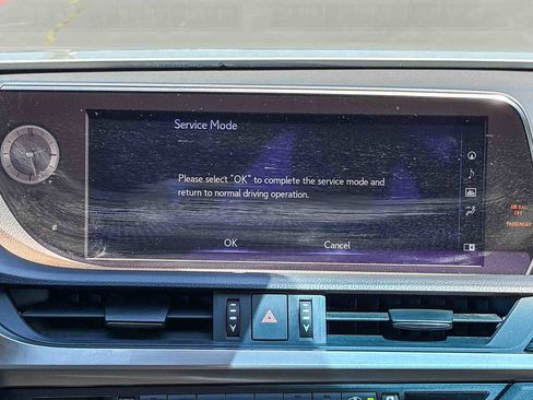 Used 2021 Lexus ES 300h w/ Premium Package FWD image 13