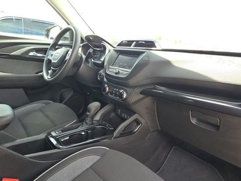 Used 2023 Chevrolet TrailBlazer LT FWD image 19
