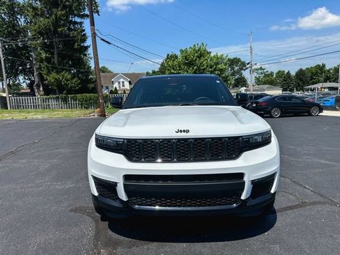 Used 2025 Jeep Grand Cherokee L Limited AWD/4WD image 2