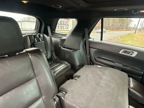 Used 2014 Ford Explorer XLT w/ Equipment Group 202A image 28