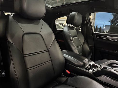Used 2022 Porsche Cayenne GTS image 35