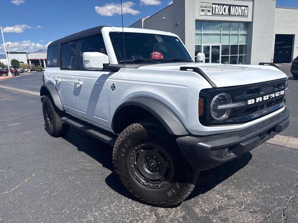 Used 2024 Ford Bronco Outer Banks AWD/4WD image 3