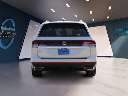 Certified 2026 Volkswagen Atlas SE FWD image 6
